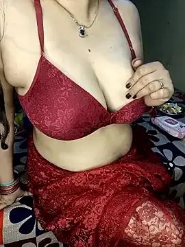 PRIYA_22 on StripChat