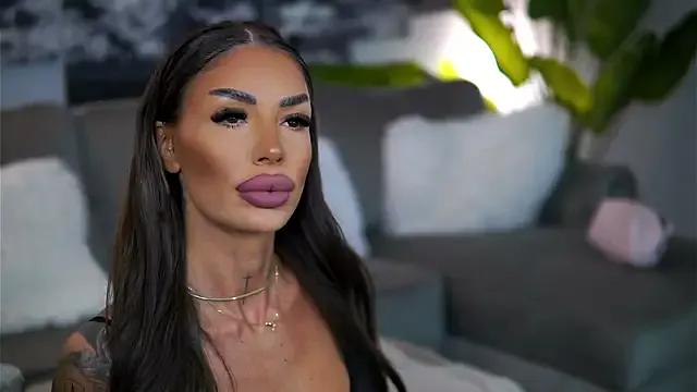 RaquelleVon on StripChat