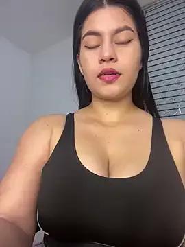 Saanvi21 on StripChat 