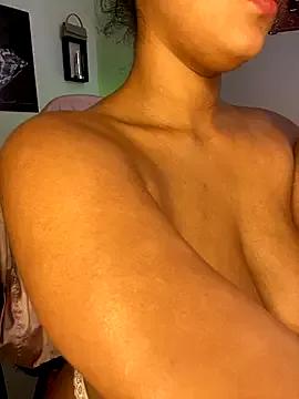 SaharQamar on StripChat 