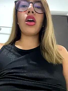 sara_calderon on StripChat 