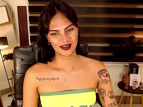 SarahAmber on StripChat 