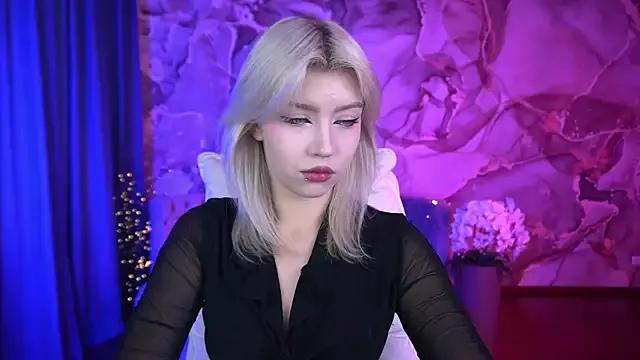 SelenaIris on StripChat 