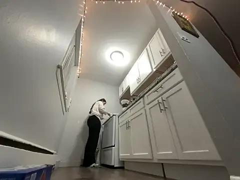 Snowbunnycake_131 — Freechat on StripChat