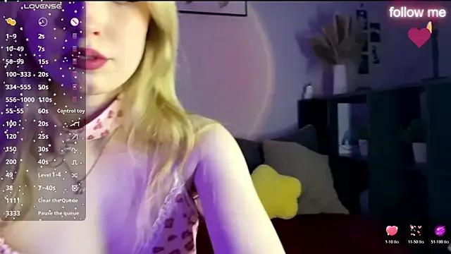 StripChat SweetDarcy is Freechat SweetDarcy — seductive face