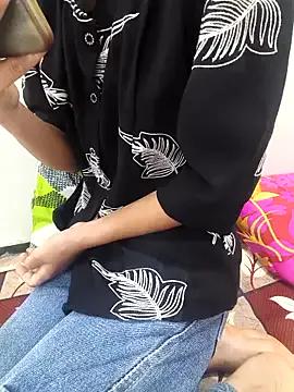 StripChat Urs_sassyshikha is Group Urs_sassyshikha — Panty off and squirting in pubic