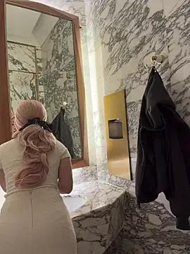 winter11 on StripChat