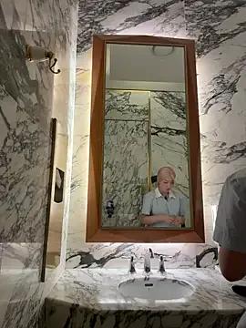 winter11 on StripChat